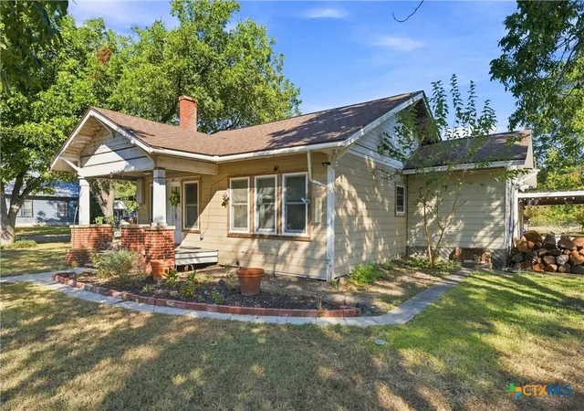 Photo 1 of Single family home for sale at 202 E Avenue, Rosebud, TX 76570 | MLS# 626450 | Listing updated on 2026-09-28