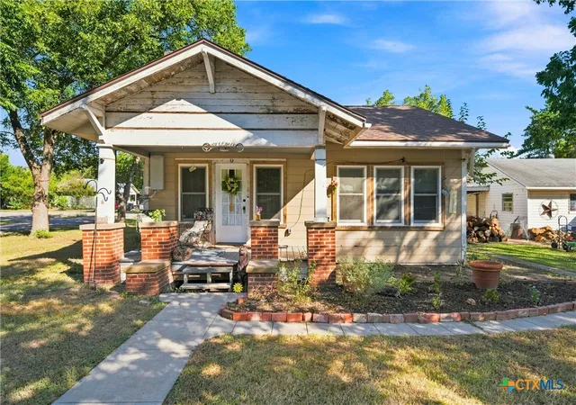 Photo 2 of Single family home for sale at 202 E Avenue, Rosebud, TX 76570 | MLS# 626450 | Listing updated on 2026-09-28
