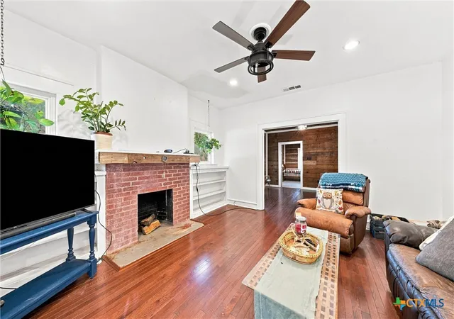 Photo 3 of Single family home for sale at 202 E Avenue, Rosebud, TX 76570 | MLS# 626450 | Listing updated on 2026-09-28