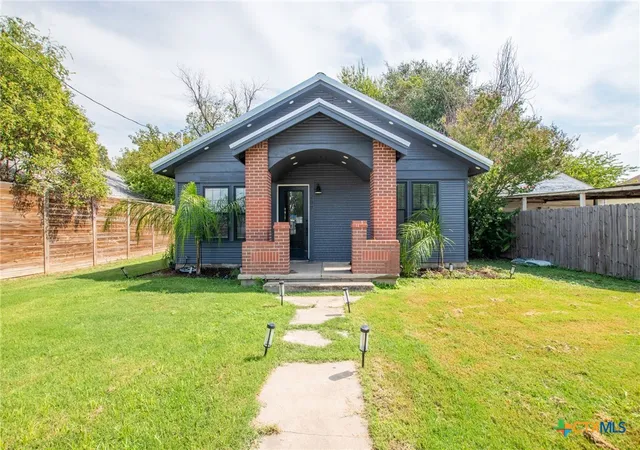 Photo 2 of Single family home for sale at 207 S Chestnut St, Lampasas, TX 76550 | MLS# 626455 | Listing updated on 2026-09-29