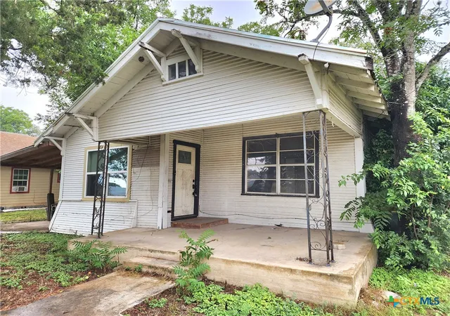Photo 2 of Single family home for sale at 123 E Davis St, Luling, TX 78648 | MLS# 626477 | Listing updated on 2026-09-29