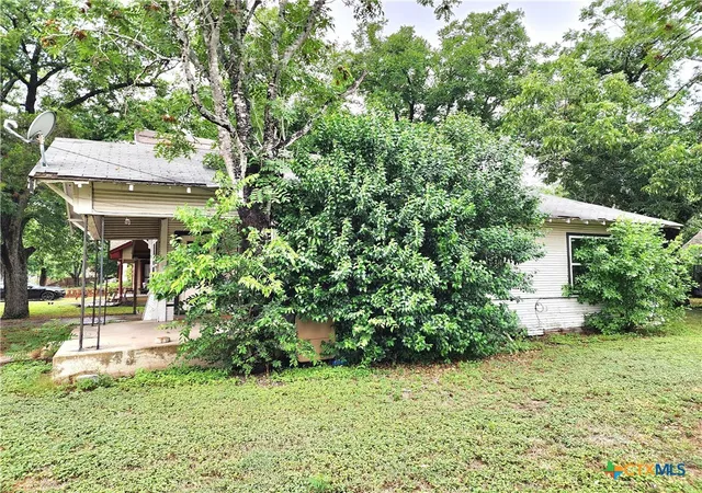 Photo 3 of Single family home for sale at 123 E Davis St, Luling, TX 78648 | MLS# 626477 | Listing updated on 2026-09-29