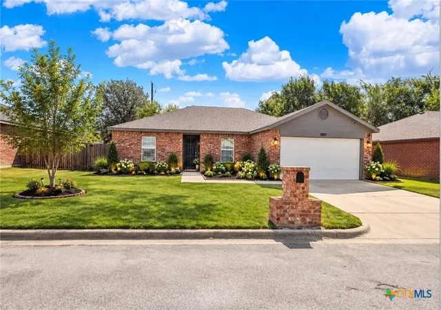 Photo 1 of Single family home for sale at 1007 E Avenue S, Belton, TX 76513 | MLS# 626014 | Listing updated on 2026-09-29