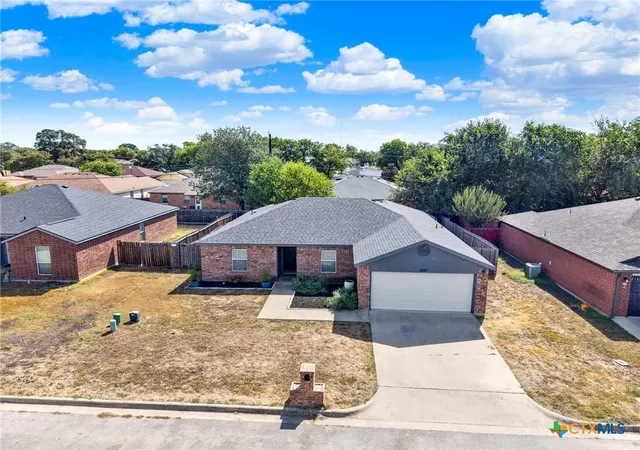 Photo 3 of Single family home for sale at 1007 E Avenue S, Belton, TX 76513 | MLS# 626014 | Listing updated on 2026-09-29