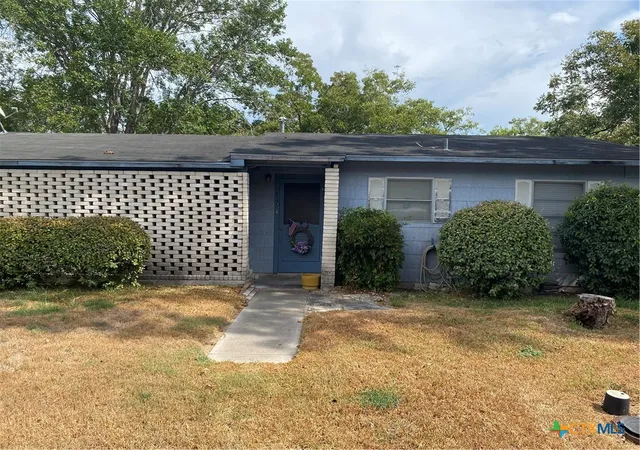 Photo 2 of Single family home for sale at 410 West 14th St, Shiner, TX 77984 | MLS# 626404 | Listing updated on 2026-09-29