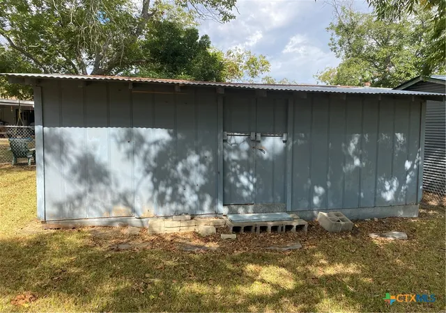 Photo 3 of Single family home for sale at 410 West 14th St, Shiner, TX 77984 | MLS# 626404 | Listing updated on 2026-09-29
