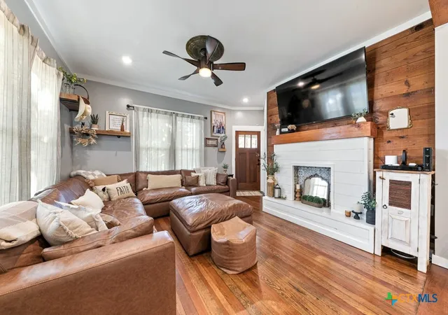 Photo 3 of Single family home for sale at 293 E Mather St, New Braunfels, TX 78130 | MLS# 626468 | Listing updated on 2026-10-01