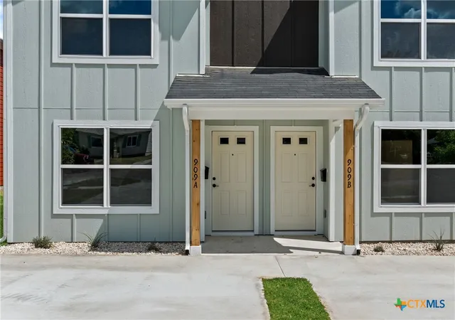 Photo 1 of Townhouse for sale at 909 S A 2nd St, Temple, TX 76504 | MLS# 626517 | Listing updated on 2026-09-29