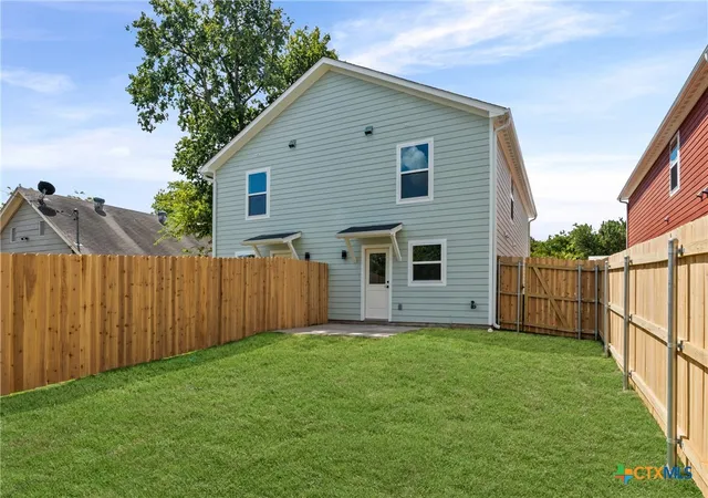 Photo 3 of Townhouse for sale at 909 S A 2nd St, Temple, TX 76504 | MLS# 626517 | Listing updated on 2026-09-29