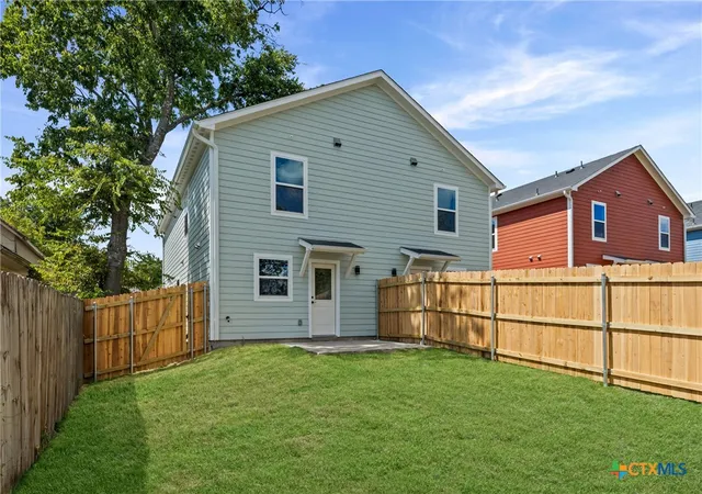 Photo 3 of Townhouse for sale at 909 S B 2nd St, Temple, TX 76504 | MLS# 626519 | Listing updated on 2026-09-29