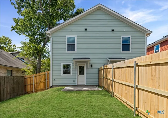 Photo 4 of Townhouse for sale at 909 S B 2nd St, Temple, TX 76504 | MLS# 626519 | Listing updated on 2026-09-29