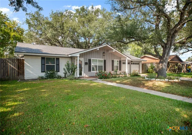 Photo 2 of Single family home for sale at 731 Willowick Dr, Port Lavaca, TX 77979 | MLS# 626534 | Listing updated on 2026-10-05