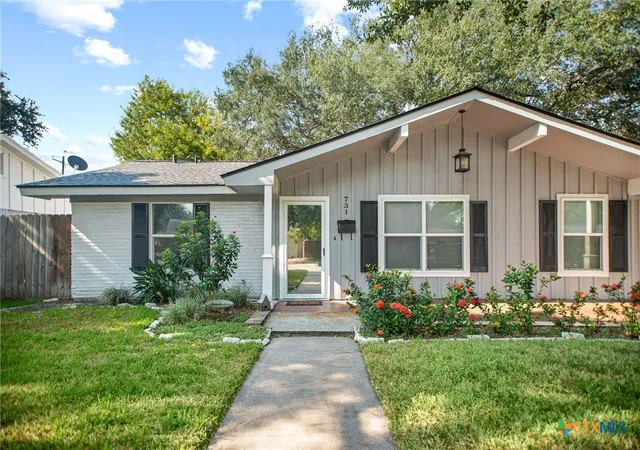 Photo 3 of Single family home for sale at 731 Willowick Dr, Port Lavaca, TX 77979 | MLS# 626534 | Listing updated on 2026-10-05