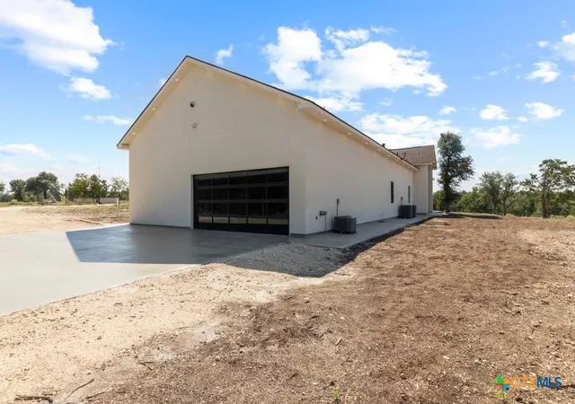 Photo 4 of Single family home for sale at 122 Stella Cherry Ct, Fredericksburg, TX 78624 | MLS# 626479 | Listing updated on 2026-09-29