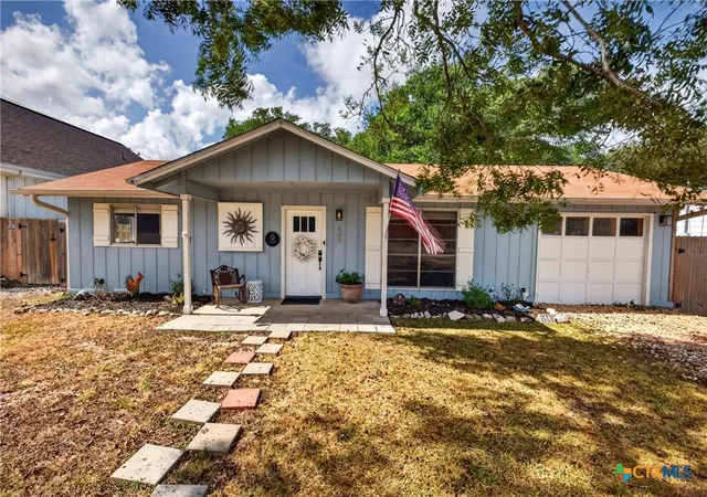 Photo 3 of Single family home for sale at 553 Scenic Dr, Canyon Lake, TX 78133 | MLS# 626576 | Listing updated on 2026-10-07