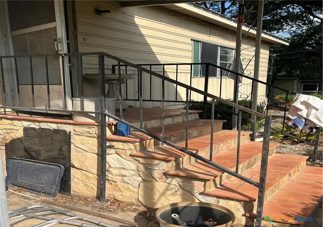 Photo 3 of Manufactured home for sale at 582 Grandview Bnd, Canyon Lake, TX 78133 | MLS# 626106 | Listing updated on 2026-09-30