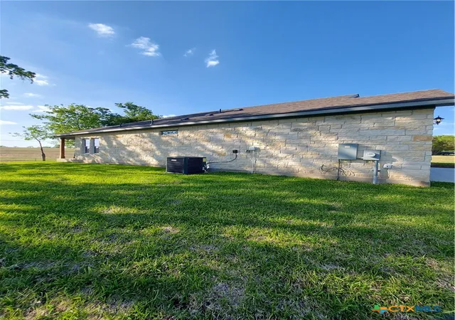 Photo 2 of Single family home for sale at 121 Spanish Oak Trl, Cameron, TX 76520 | MLS# 626627 | Listing updated on 2026-09-30