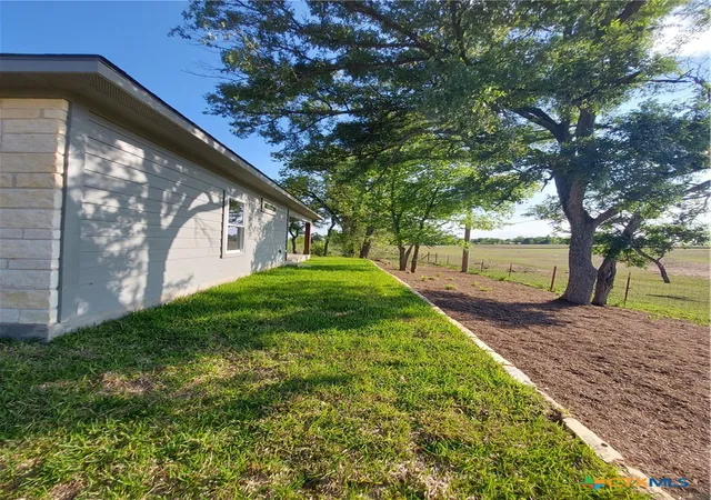 Photo 3 of Single family home for sale at 121 Spanish Oak Trl, Cameron, TX 76520 | MLS# 626627 | Listing updated on 2026-09-30