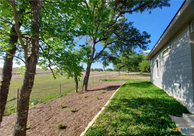 Photo 3 of Single family home for sale at 121 Spanish Oak Trl, Cameron, TX 76520 | MLS# 626627 | Listing updated on 2026-09-30