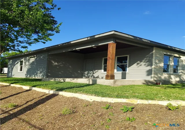 Photo 4 of Single family home for sale at 121 Spanish Oak Trl, Cameron, TX 76520 | MLS# 626627 | Listing updated on 2026-09-30