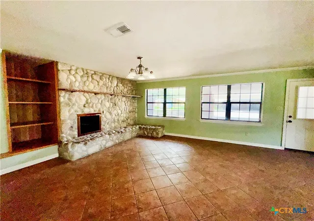 Photo 3 of Single family home for sale at 909 Anderson St, Hearne, TX 77859 | MLS# 626638 | Listing updated on 2026-10-01