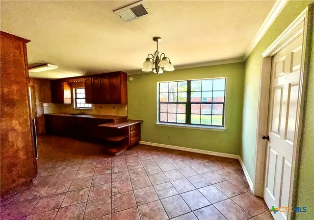 Photo 4 of Single family home for sale at 909 Anderson St, Hearne, TX 77859 | MLS# 626638 | Listing updated on 2026-10-01