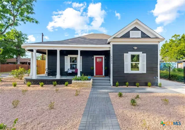 Single family home for sale at 1503 E Crockett St, San Antonio, TX 78202 | MLS# 626667