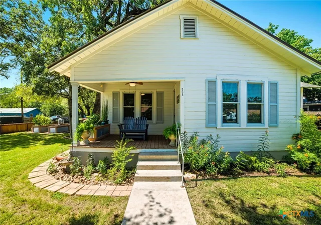 Photo 1 of Single family home for sale at 508 S Vandeveer, Burnet, TX 78611 | MLS# 626670 | Listing updated on 2026-10-01