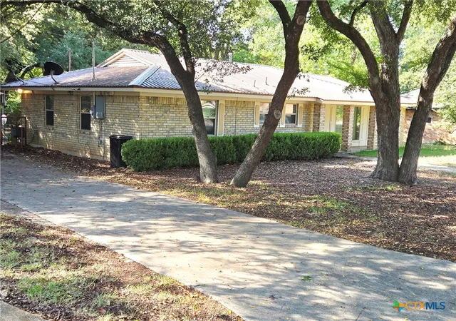 Photo 3 of Single family home for sale at 1408 W 4th Street, Lampasas, TX 76550 | MLS# 626703 | Listing updated on 2026-10-08