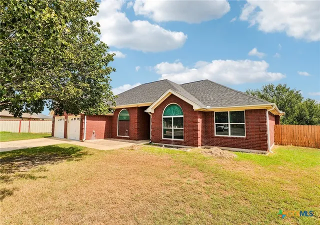 Photo 3 of Single family home for sale at 100 Cattail Cir, Harker Heights, TX 76548 | MLS# 626826 | Listing updated on 2026-10-02