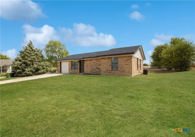 Photo 2 of Single family home for sale at 305 Skyview Cir, Troy, TX 76579 | MLS# 626830 | Listing updated on 2026-10-02