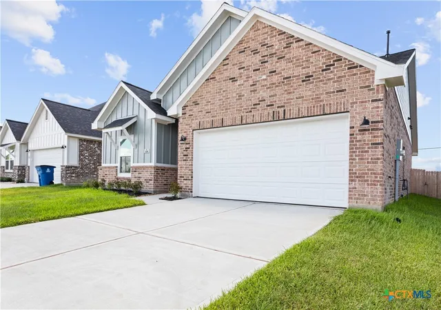 Photo 3 of Single family home for sale at 308 Cardinal Dr, Port Lavaca, TX 77979 | MLS# 626843 | Listing updated on 2026-10-02