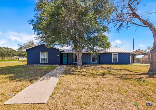 Single family home for sale at 652 Mockingbird Ln, Goliad, TX 77963 | MLS# 626695