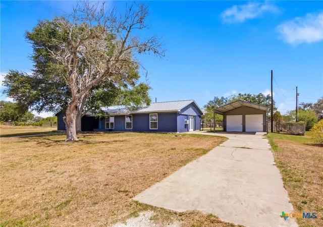 Photo 2 of Single family home for sale at 652 Mockingbird Ln, Goliad, TX 77963 | MLS# 626695 | Listing updated on 2026-10-02