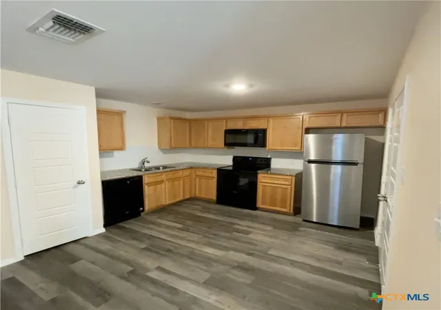 Listing Photo 4 - Condo for sale in building located at 1956 Lively Ln, Temple, TX 76502