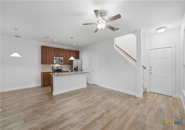 Listing Photo 5 - Condo for sale in building located at 727 Gristmill Dr, New Braunfels, TX 78130