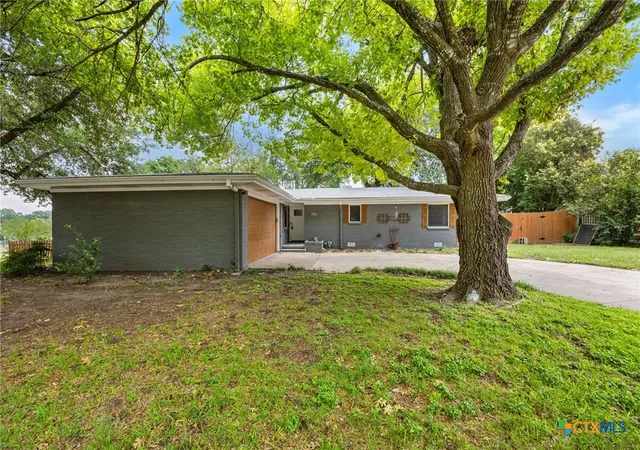 Photo 2 of Single family home for sale at 2215 N 9th Street, Temple, TX 76501 | MLS# 626591 | Listing updated on 2026-10-02