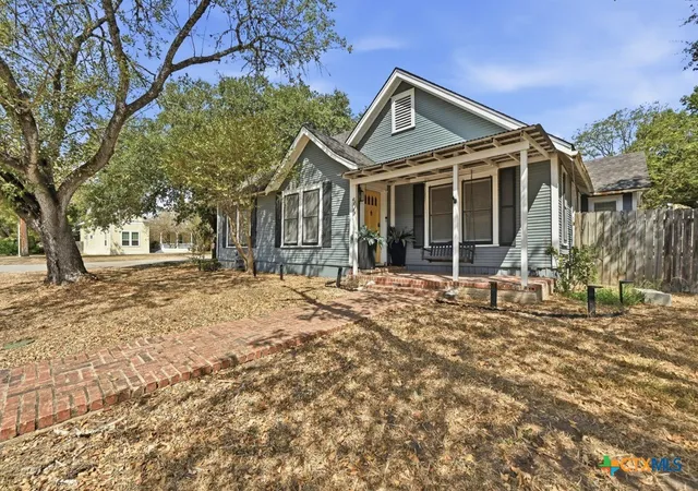 Single family home for sale at 505 E Houston St, Luling, TX 78648 | MLS# 626849