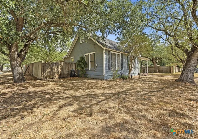 Photo 4 of Single family home for sale at 505 E Houston St, Luling, TX 78648 | MLS# 626849 | Listing updated on 2026-10-08