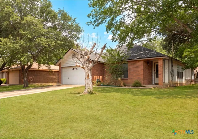 Photo 3 of Single family home for sale at 516 Denise Dr, New Braunfels, TX 78130 | MLS# 626926 | Listing updated on 2026-10-07