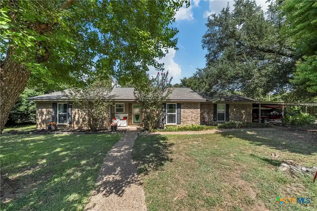 Photo 1 of Single family home for sale at 611 Rosenthal Rd, Lorena, TX 76655 | MLS# 626937 | Listing updated on 2026-10-22