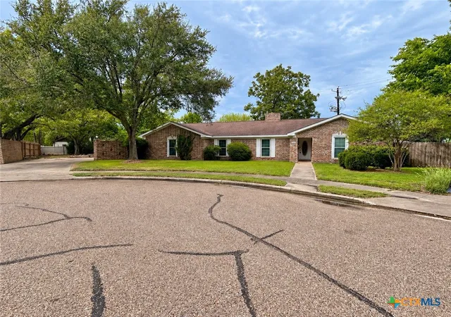 Photo 2 of Single family home for sale at 303 Milton St, Victoria, TX 77901 | MLS# 626927 | Listing updated on 2026-10-04