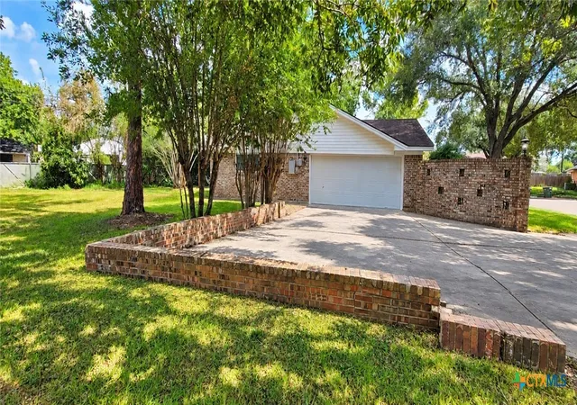 Photo 4 of Single family home for sale at 303 Milton St, Victoria, TX 77901 | MLS# 626927 | Listing updated on 2026-10-04
