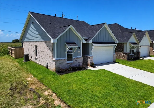 Photo 2 of Single family home for sale at 304 Cardinal Dr, Port Lavaca, TX 77979 | MLS# 626913 | Listing updated on 2026-10-04