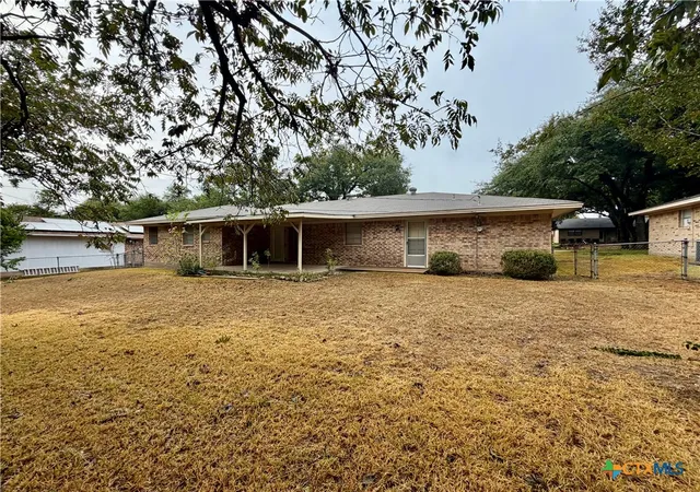 Photo 3 of Single family home for sale at 110 E Upshaw Ave, Temple, TX 76501 | MLS# 626963 | Listing updated on 2026-10-05