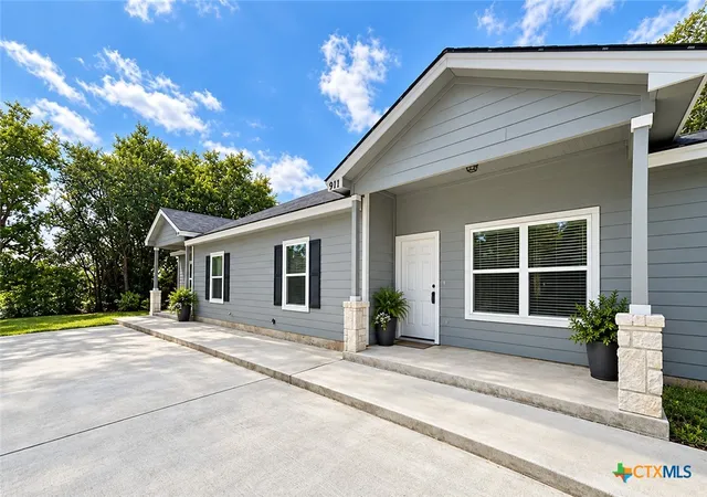 Photo 1 of Townhouse for sale at 911 E Seideman St, Seguin, TX 78155 | MLS# 626970 | Listing updated on 2026-10-05