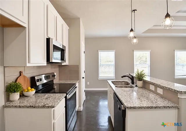 Photo 3 of Townhouse for sale at 911 E Seideman St, Seguin, TX 78155 | MLS# 626970 | Listing updated on 2026-10-05