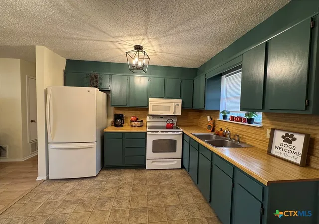 Photo 3 of Single family home for sale at 15 Cliffside Dr, Belton, TX 76513 | MLS# 626986 | Listing updated on 2026-10-07