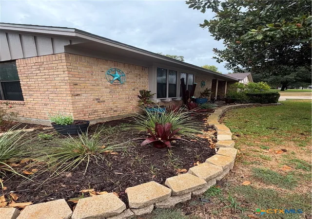 Photo 3 of Single family home for sale at 904 Carroll Dr, Yoakum, TX 77995 | MLS# 626736 | Listing updated on 2026-10-06