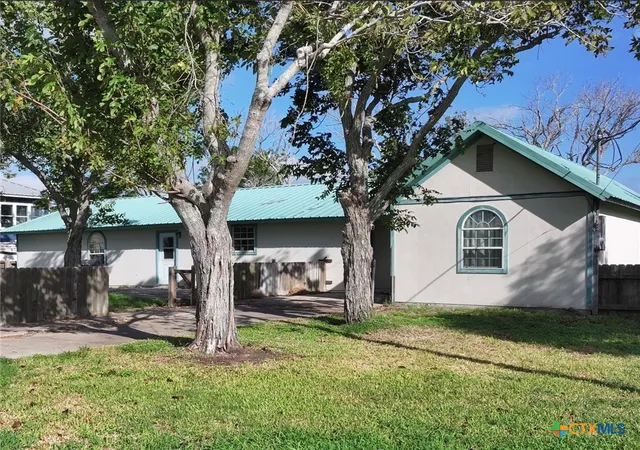 Photo 1 of Single family home for sale at 450 W Kruse Ave, Port Lavaca, TX 77979 | MLS# 627051 | Listing updated on 2026-10-07